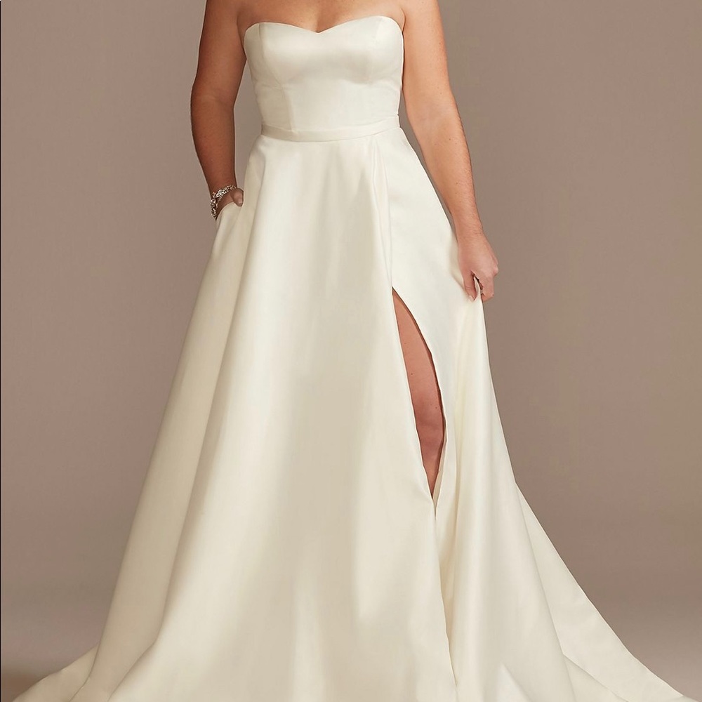 Strapless Satin Wedding Dress w Skirt Slit
WG4017